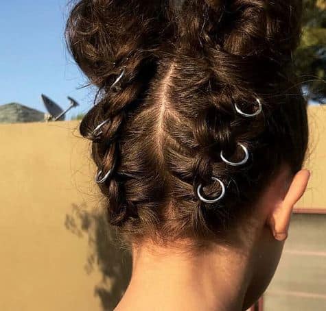 Millie Bobby Brown - Accesorios