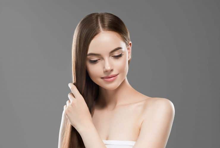 Beneficios del Plasma Rico en Plaquetas en el cabello beautiful long hair brunette woman with beauty hai CKT583Y 1 33 beautiful long hair brunette woman with beauty hai CKT583Y 1