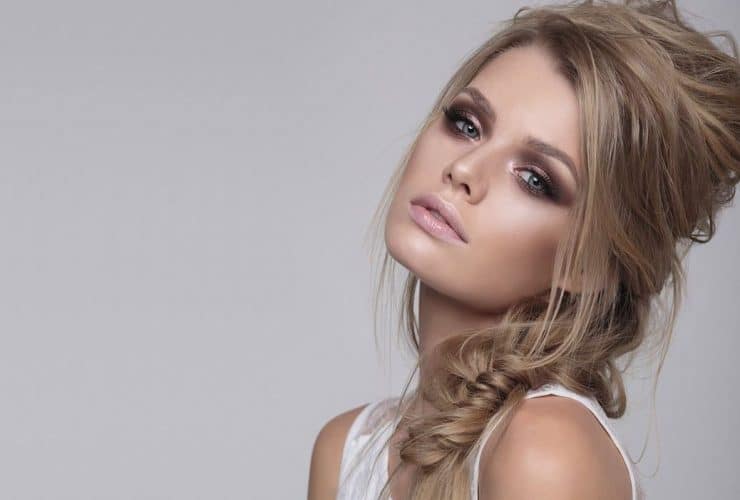 Coletas, moños y trenzas de inspiración romántica por San Valentín Trenzas deshechas de David Kunzle Foto de Matrix 33 Trenzas deshechas de David Kunzle Foto de Matrix