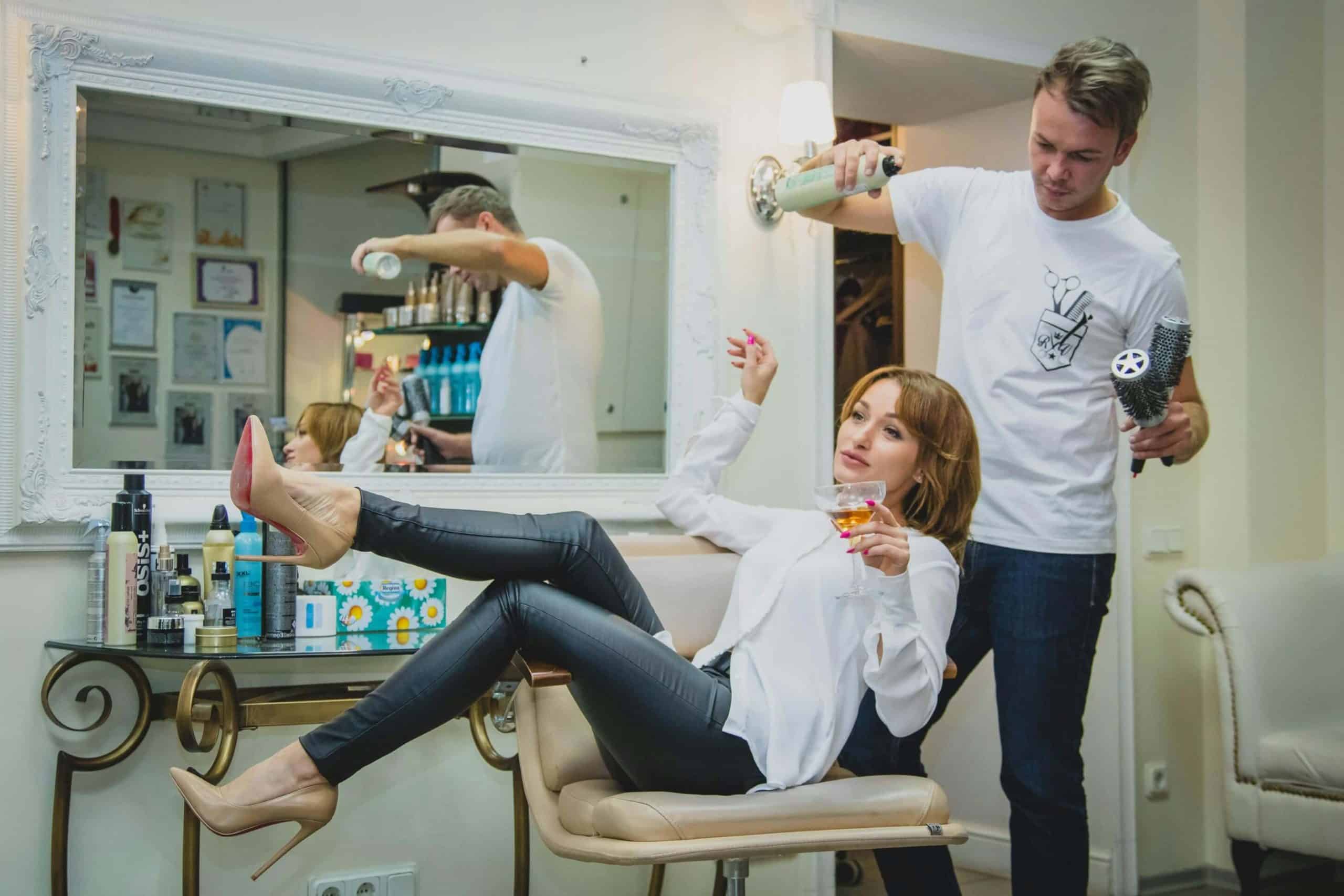 Profesionales y sociedad: dos perspectivas complementarias de la peluquería Pexels10 1 scaled 1 Pexels10 1 scaled