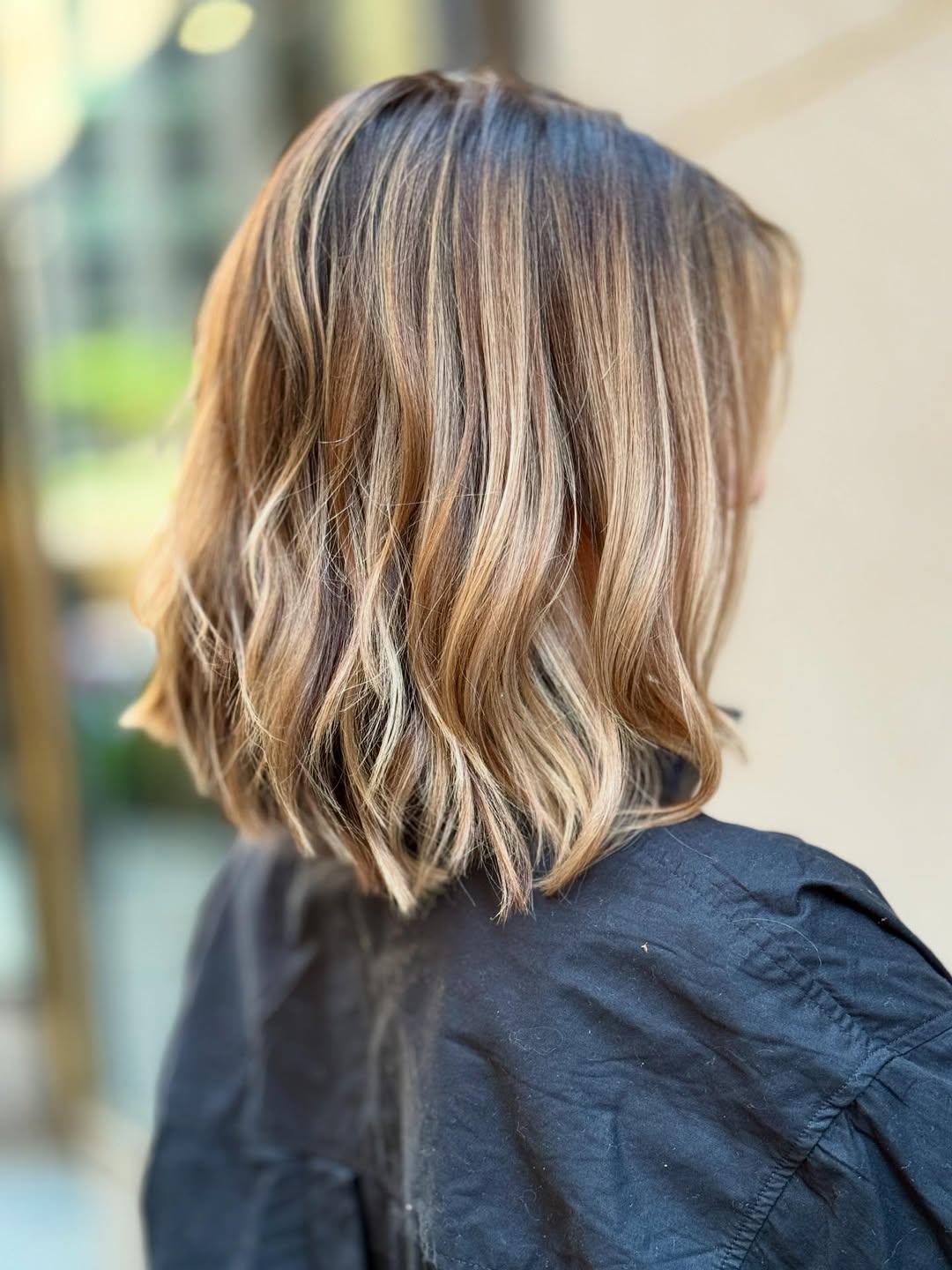 Root shadow: cuándo proponerlo y a qué tipo de cabello favorece 505130269 18229590160290860 2465073239919852646 n 1 root shadow pelo