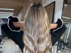 Mechas en verano: cómo evitar que el rubio se apague, se reseque o amarillee Melena THE LAB 18 Mechas en verano