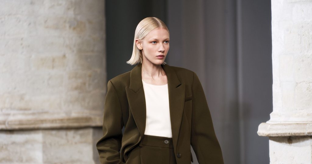 Los 4 cortes bob que marcarán tendencia en el verano 2026 Sleek Bob by Keune 1 2 Sleek Bob by Keune 1