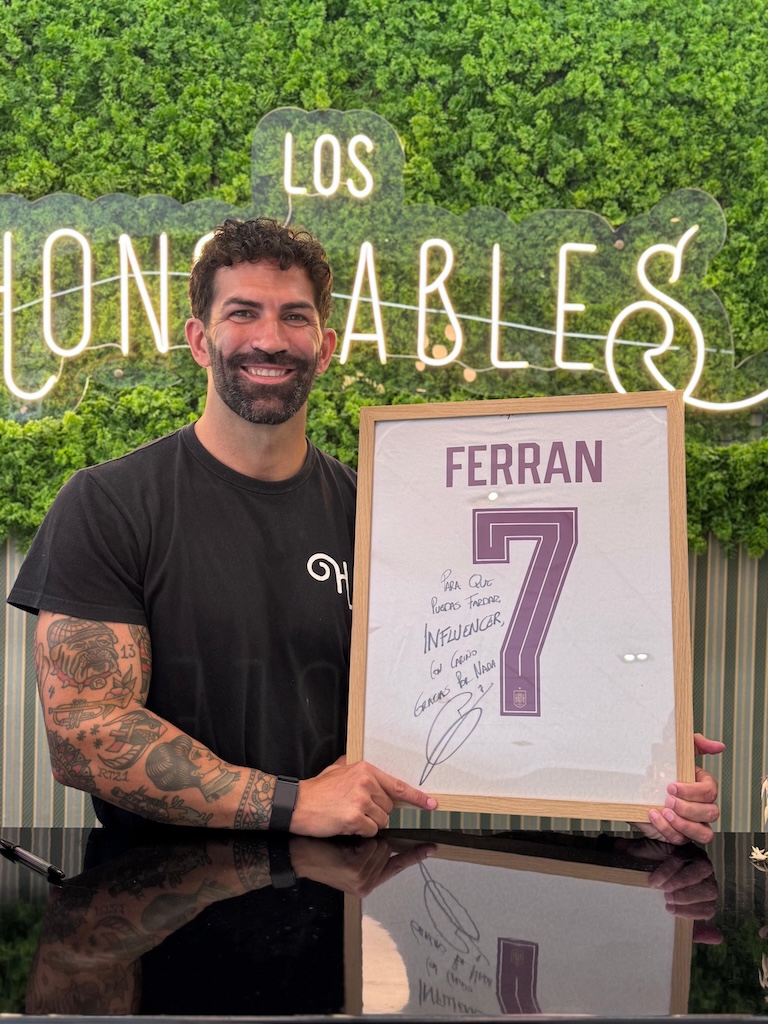 El nuevo look de Ferran Torres: las claves profesionales detrás del corte masculino que marca tendencia WhatsApp Image 2026 07 22 at 14.52.40 3 WhatsApp Image 2026 07 22 at 14.52.40